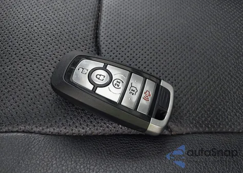 2019 Ford Expedition Limited from USA, damaged, VIN 1FMJU2AT8KEA53088